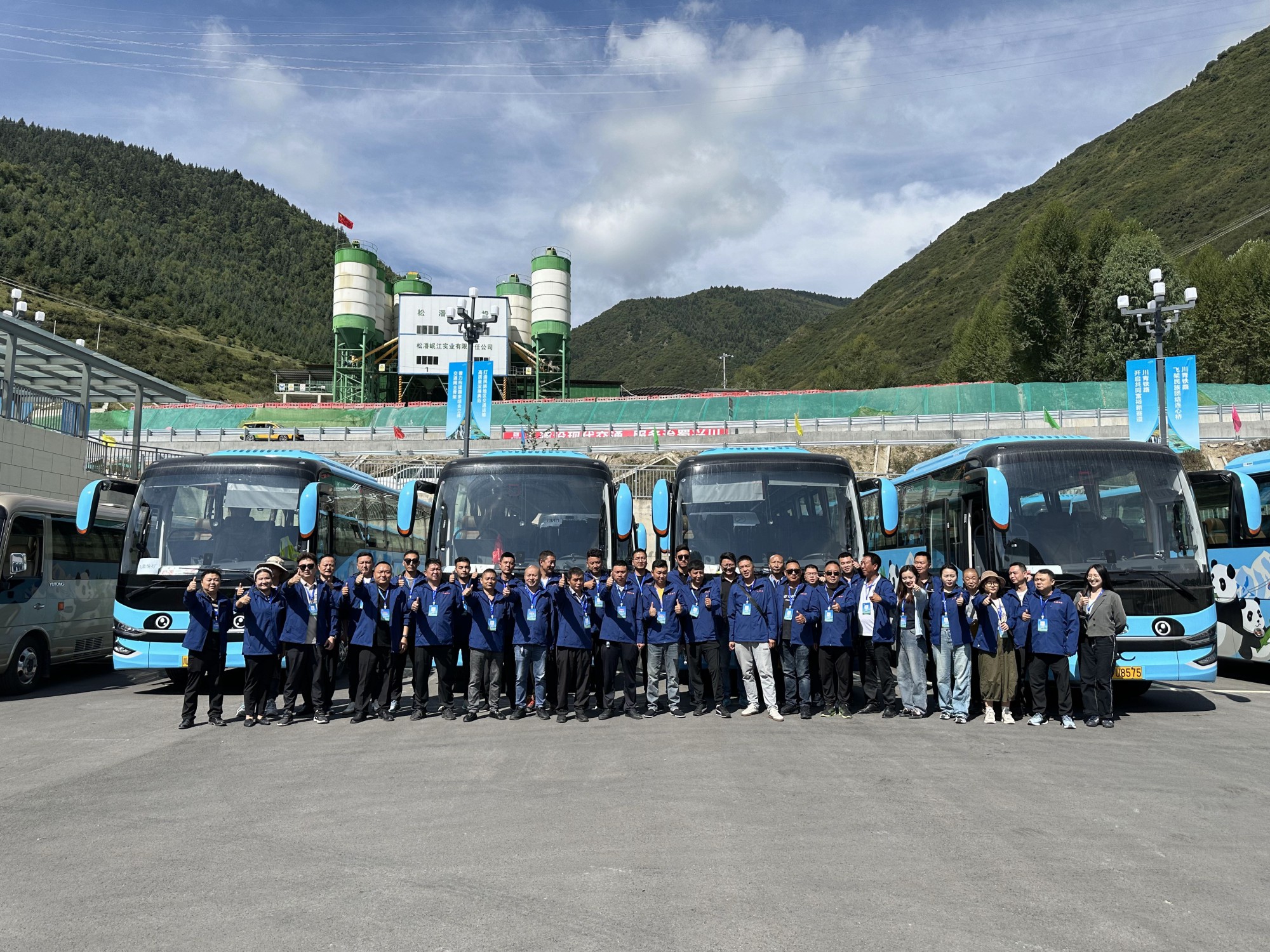 团队齐心又启航，携手共筑新梦想——恒峰g22运业九寨布局交通接驳项目成功落地