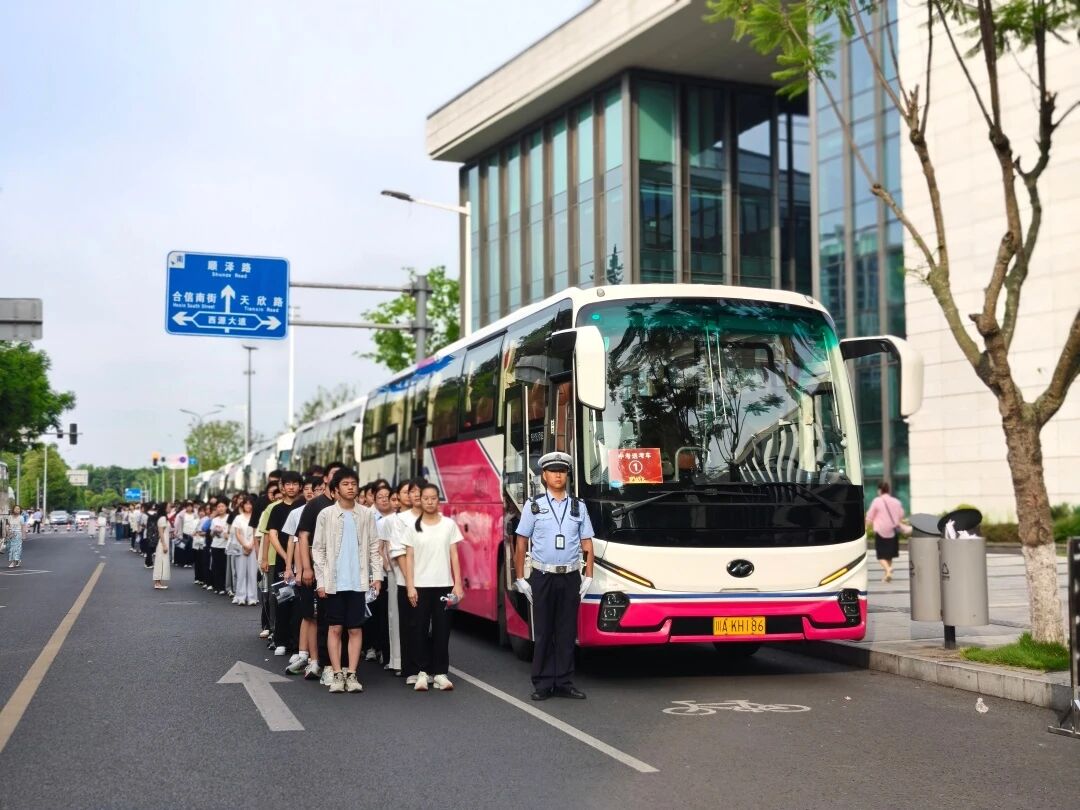 赴考路上 我们守护 | 恒峰g22运业圆满完成各项中考运输保障任务